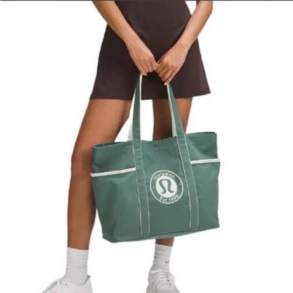 lululemon athletica Handbags - Lululemon Daily Multi-Pocket Tote Bag 20L | Medium Forest/White Opal